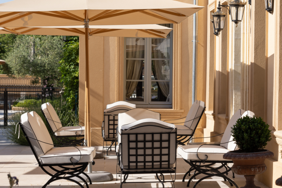 Terrasse der Villa Saint-Ange, 5-Sterne-Hotel in der Provence