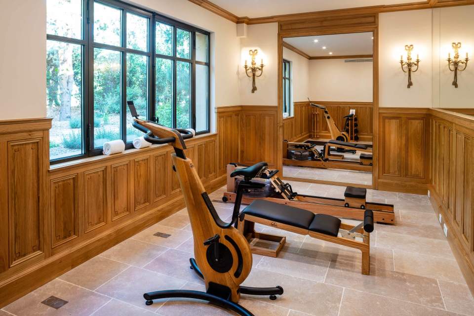 Sala de fitness del hotel 5 estrellas Villa Saint-Ange en Provenza