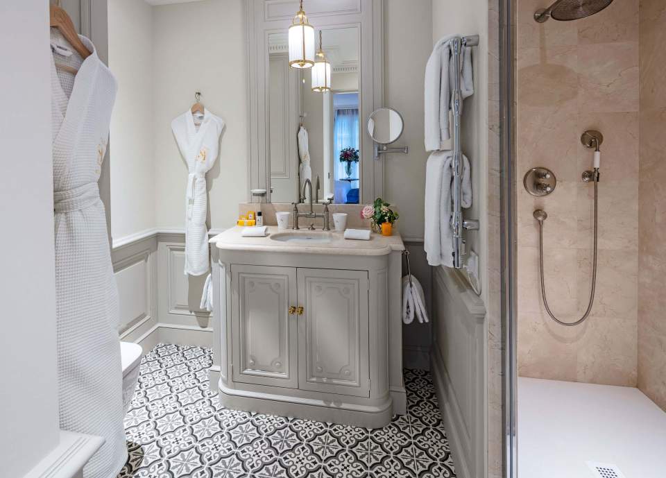 Casa de banho com polibã do quarto deluxe - Villa Saint Ange, hotel 5 estrelas na Provença, aix-en-provence