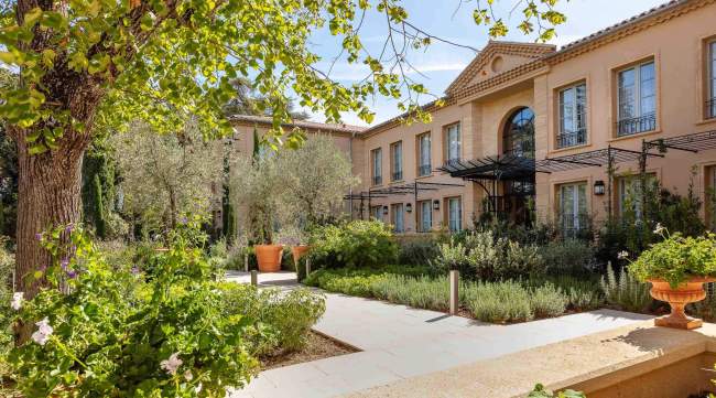 Sob a lupa do Paris Match: Villa Saint-Ange em Aix-en-Provence