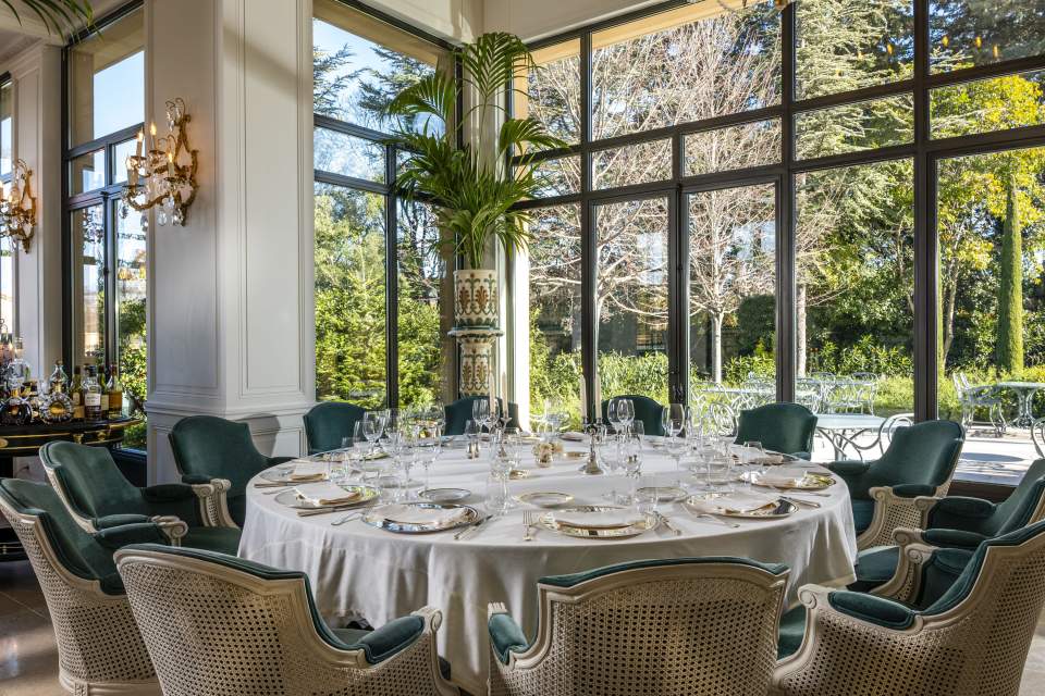 Vaisselier du restaurant de l'hôtel Villa Saint Ange - 5 étoiles en Provence, aix-en-provence