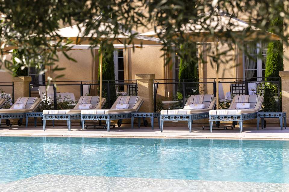 Reopening of the Villa Saint-Ange hotel's heated outdoor pool 