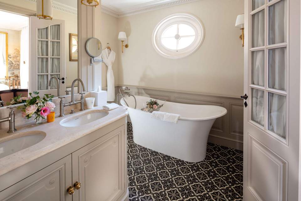 Salle de bain d'une chambre supérieur - Villa Saint Ange, hôtel restaurant et spa en Provence, aix-en-provence